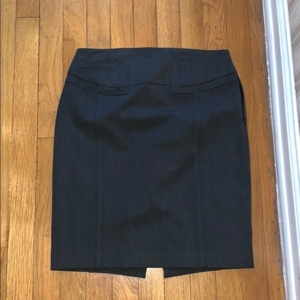 Express gray skirt back‎ buckle size 4